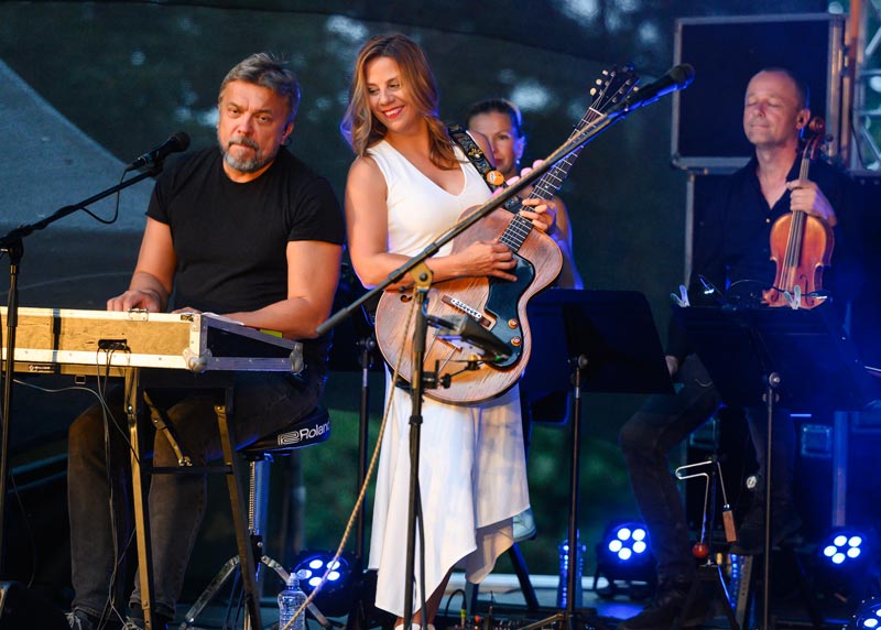 picture ANETA LANGEROVÁ – Zázračná písně krajina