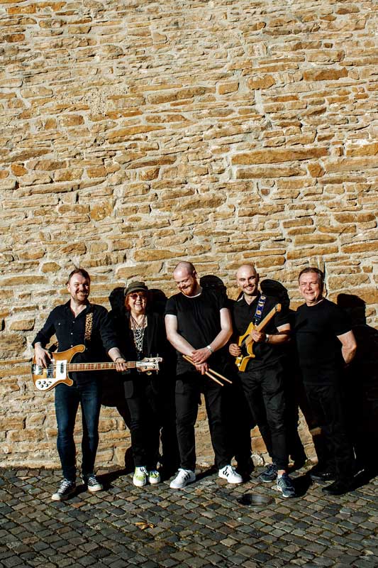 picture Večírek Radia BEAT: Maggie Reilly • Phil Bates Band…