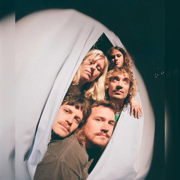 Tramhaus + host