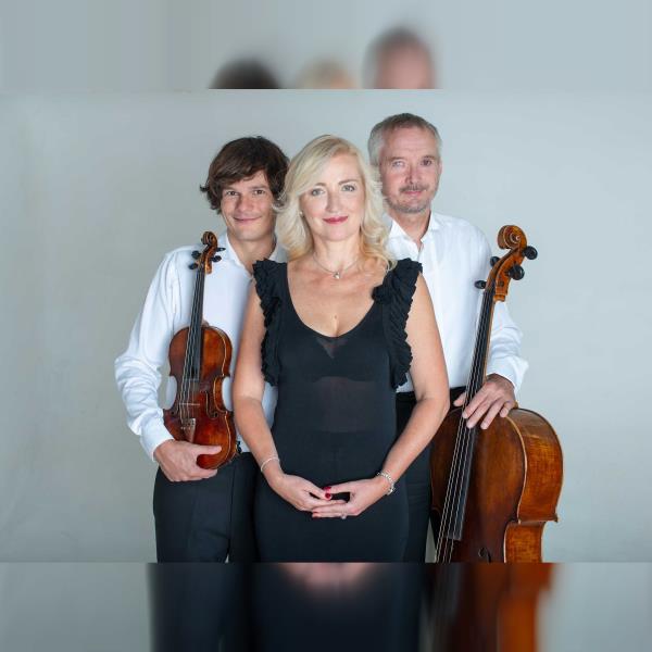 Filmové melodie při svíčkách / Moravské klavírní trio