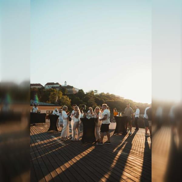 Manene vs. Just Roman: Brno rooftop show