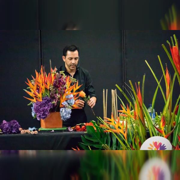 Květiny a sklo – floristický workshop s Juanem Carlosem Semideyem