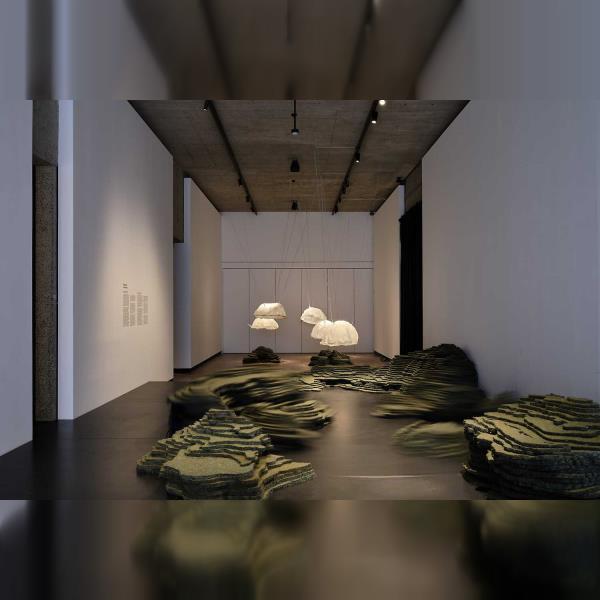 Kurátorská komentovka: ALL THINGS DIGESTING s kurátorkou Ivou Polaneckou