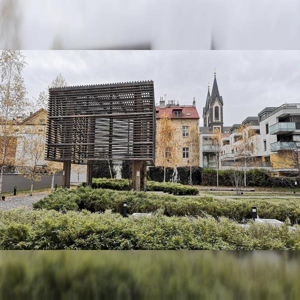 Karlín –? přístav a enkláva