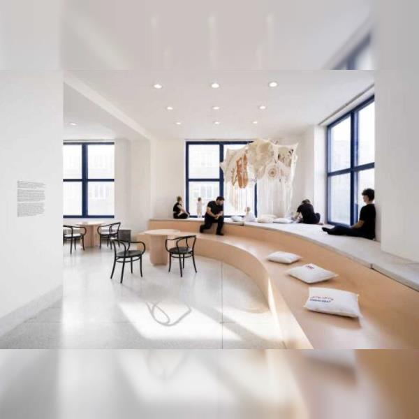 Přístupnost, participace, péče: proměny a nové role uměleckých institucí