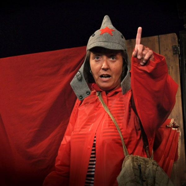 Hrdý Budžes v hlavní roli Bára Hrzánová