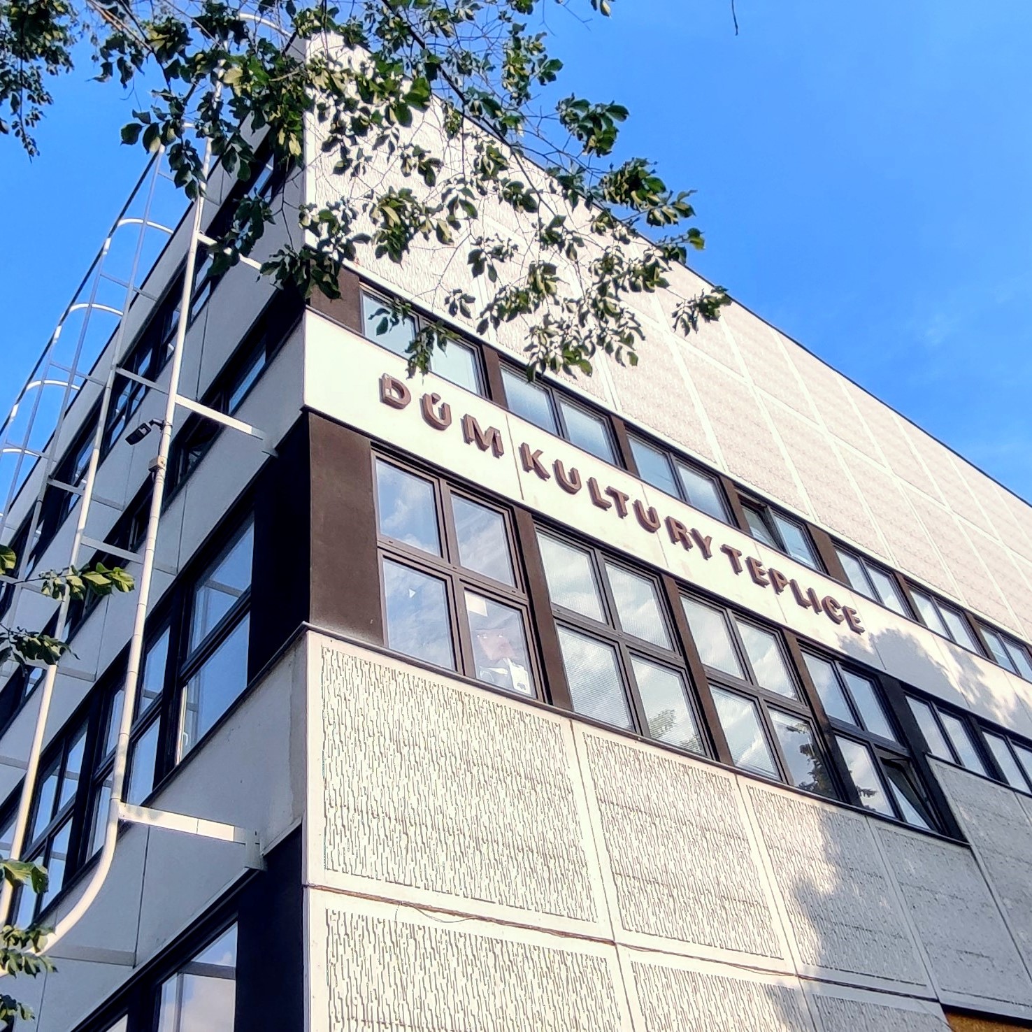 ŠKOLNÍ AKADEMIE – NEPŘEPÍNEJ, DÍVÁM SE