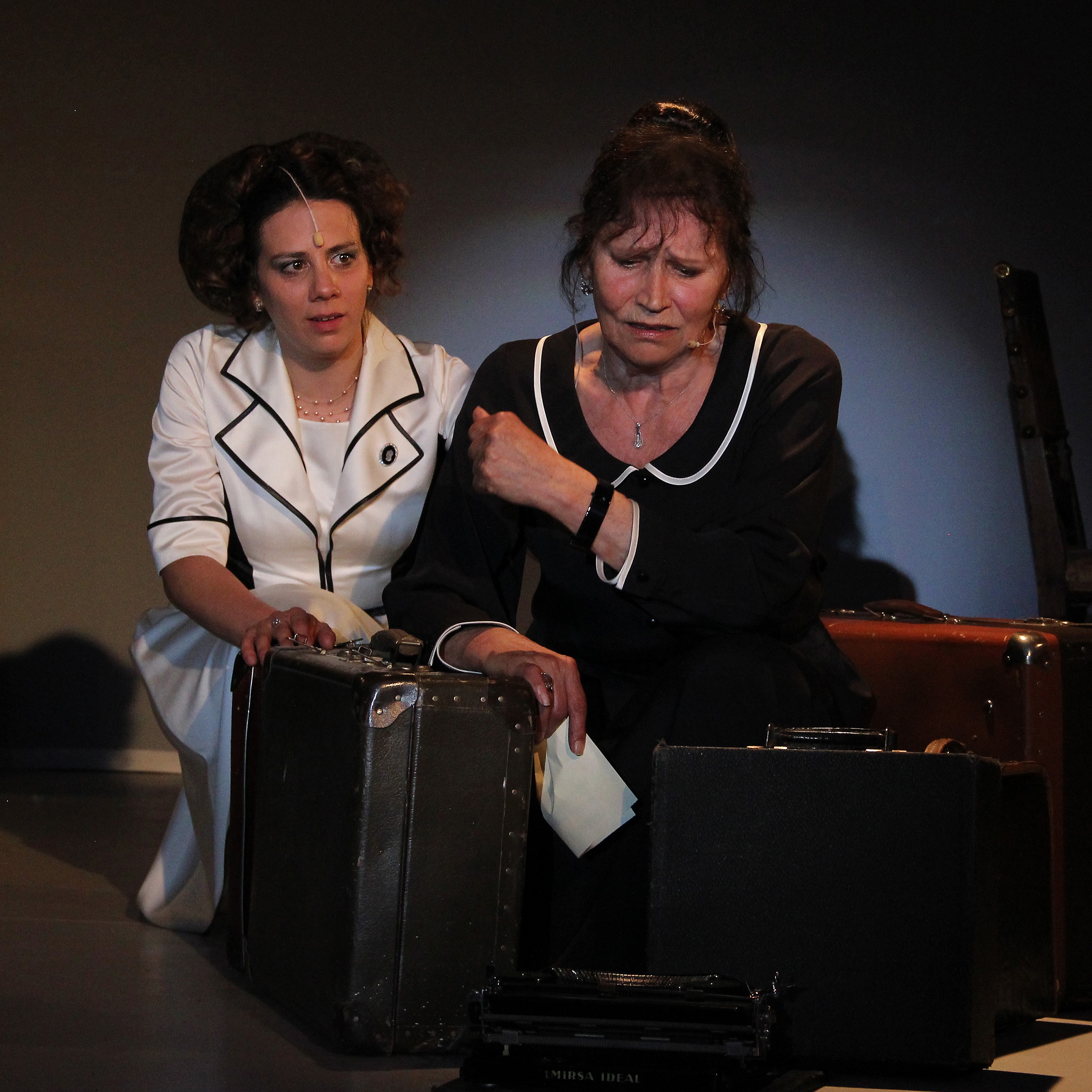 TOUHA JMÉNEM EINODIS