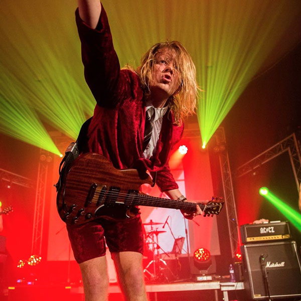 AC/DC revival + NEVÍM