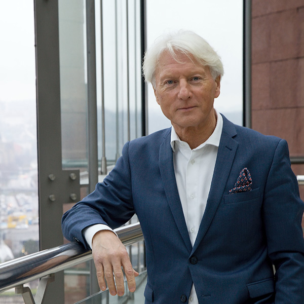 LADISLAV ŠPAČEK: ETIKETA VE ZKRATCE