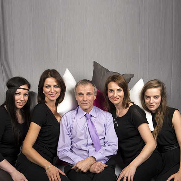 DO LOŽNICE VSTUPUJTE JEDNOTLIVĚ