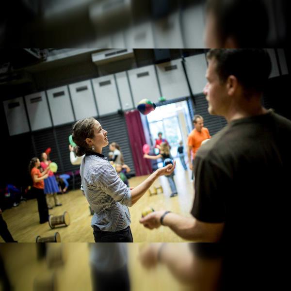 Kouzelnický balíček: divadlo + žonglovací workshop