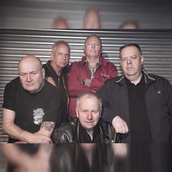 Cock Sparrer + Proti směru + Štamgasti