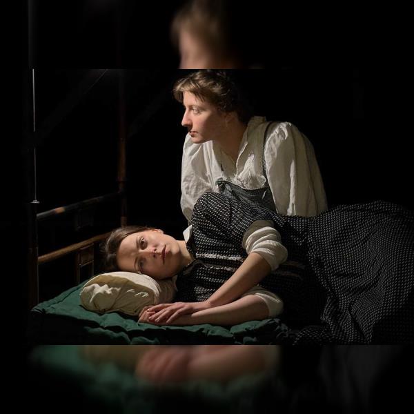 Můra: Trochu Světla Ještě Zbývá