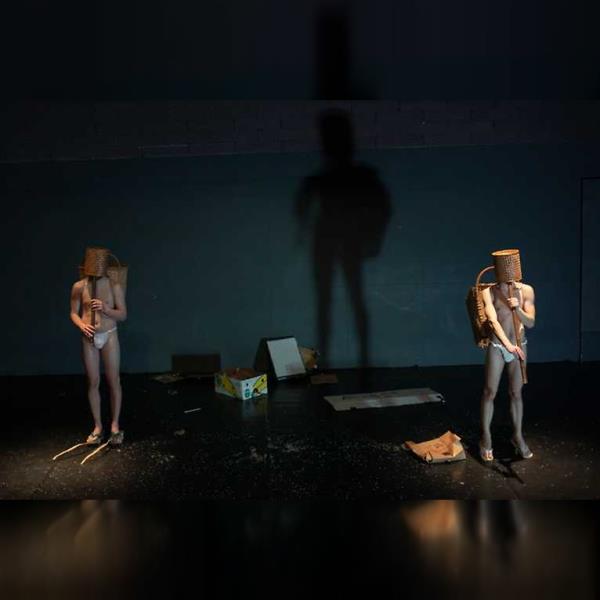 Teď když mám dům spálený na popel, vidím lépe na měsíc