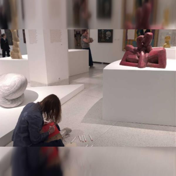 Školy – V galerii se skicákem: 1939–2021: Konec černobílé doby