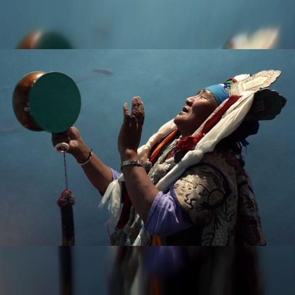 Pomoc neviditelných: himálajská orákula