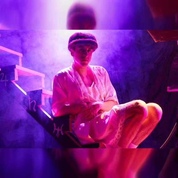 Stojím ve tmě abych viděl světlo dělám zlo aby dobro kvetlo Miriam