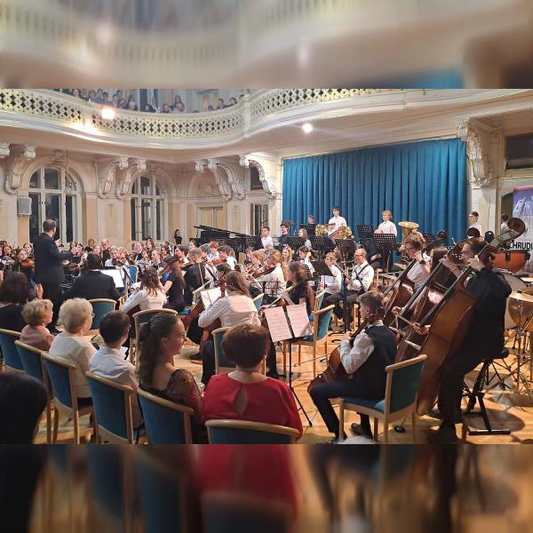 SYMFONICKÁ PREMIÉRA společného orchestru pardubických ZUŠ